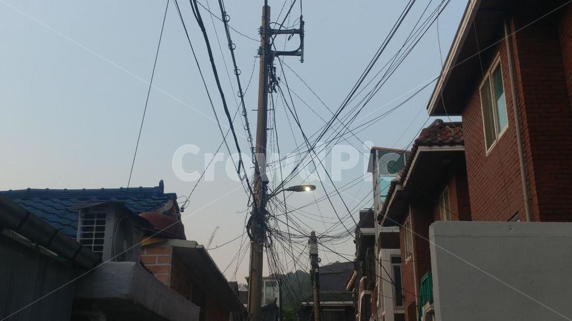 홍은동,주택가,전선,전깃줄,전봇대,가로등,다세대주택,wire,cable,telephonepole,residentialarea,residental,hongeundong,multiplexhousing