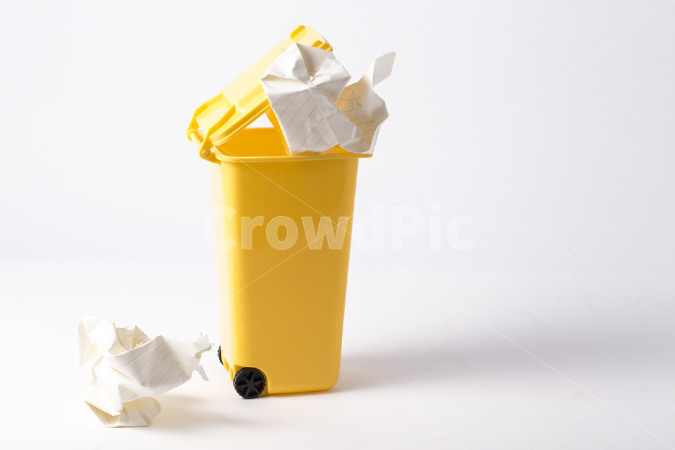 plastic,trash can,paper,separation,recycle,Separate collection,collection,facility,trash