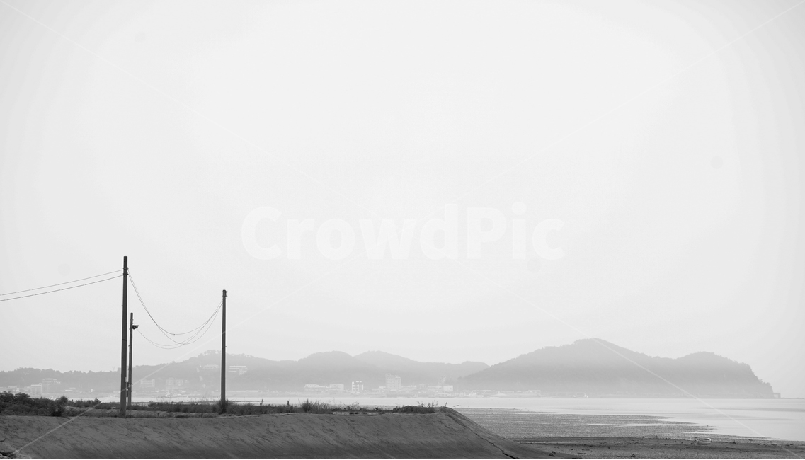 전봇대,제방,섬,바다,안개,갯벌,자연,풍경,nature,landscape,한국자연풍경,한국자연경관,korea nature landscape,흑백,모노톤,monochrome,black and white
