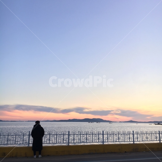 뒷모습,노을,하늘,바다,해수욕장,강화도,자연,풍경,nature,landscape,사람,인물,인간,human,person,고독함,외로움,쓸쓸함,우울함,슬픔,lonely,solitary