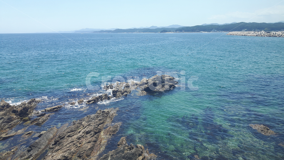 바위,에메랄드빛,대양,ocean,바다,sea,nature,자연,잔잔하다,한적하다,청정,한가롭다,여유,힐링,자유,shoreline,해안선,여름,휴가,healing,summer,vacation,해변,바다,beach,sea