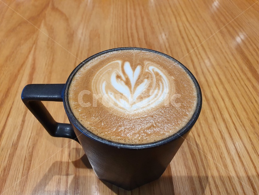 커피,coffee,커피라떼,latte,라떼,커피컵,cup,컵,drink,cafe,마실것,black,table,brown,바리스타,relax,커피,카페,coffee,cafe