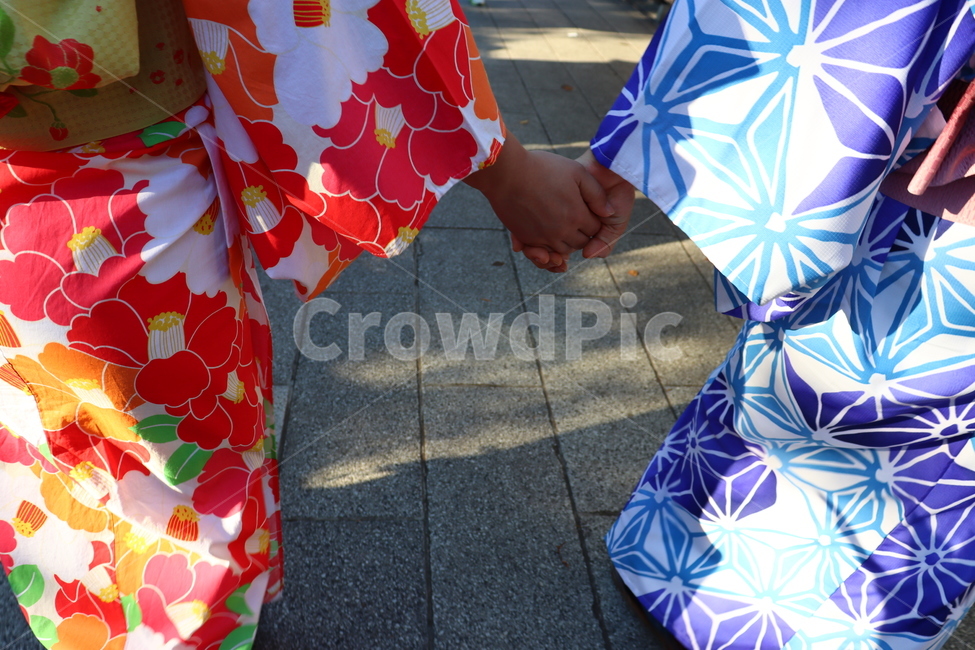 의류,일본,일본전통,의복,옷,cloth,키모노,사람,패션,kimono,커플,맞잡은손,couple,가족,부부,신혼,셀프웨딩,결혼웨딩,커플데이트,스냅감성,세미웨딩,우정데이트,스냅,인물,인간,human,person,연인,사랑,lover,패밀리,family,혼례,wedding,marriage,marry,기념일축하,anniversar,congratulation,celebrate,celebration,sensible,feeling,연출,컨셉,콘셉,direction,concept