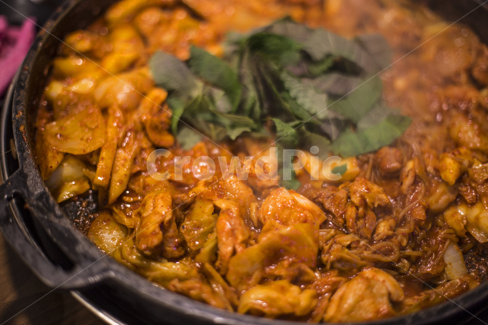 닭,닭갈비,치킨,닭요리,음식,닭고기,한식,불판,철판,깻잎,사리,음식,식재료,요리,food,cook,meal,dishes,food reserves,한식,한국음식,한국요리,korean food,korean dishes,korean meal,korean cook