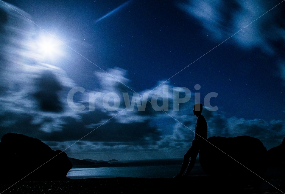 별똥별,야경,구름,별,달,풍경,감성,자연,풍경,nature,landscape,사람,인물,인간,human,person,인물실루엣,사람실루엣,character silhouette,human silhouette,고독함,외로움,쓸쓸함,우울함,슬픔,lonely,solitary,outdoors,옥외