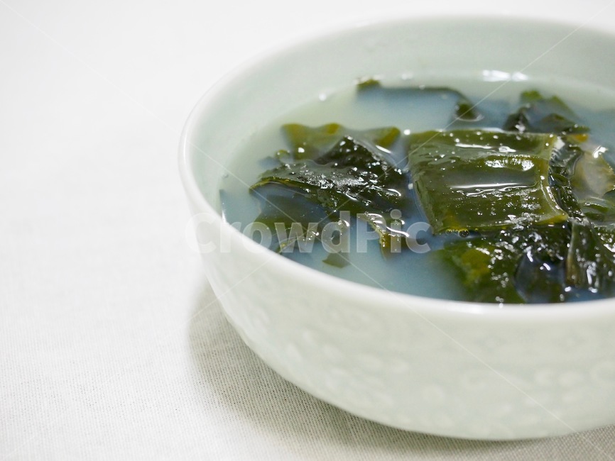 미역국,국,한국음식,식품,한식,한국문화,한국,배경,음식문화,웰빙,문화,아시아,아시아음식,접시,전통,음식,요리,국물,국물음식,미역