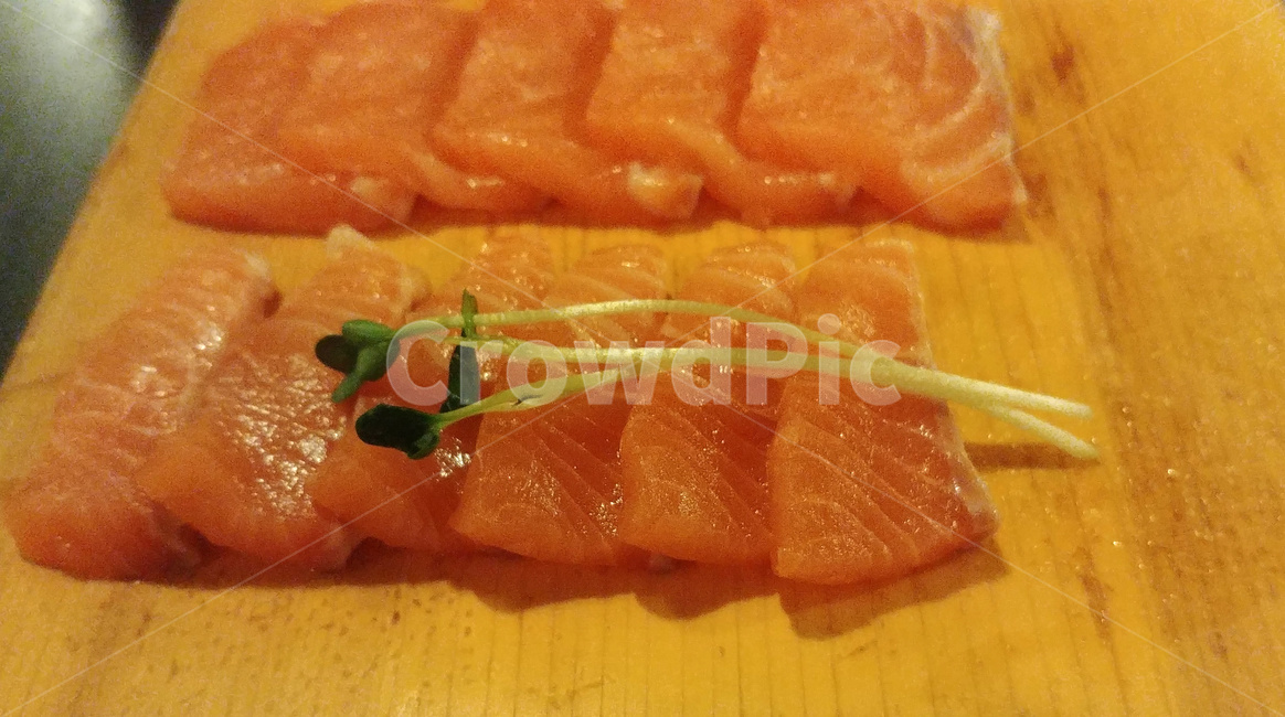 연어회,생연어,연어,도마,회,음식,식재료,요리,food,cook,meal,dishes,food reserves,수산물,해산물,fishery products,seafood