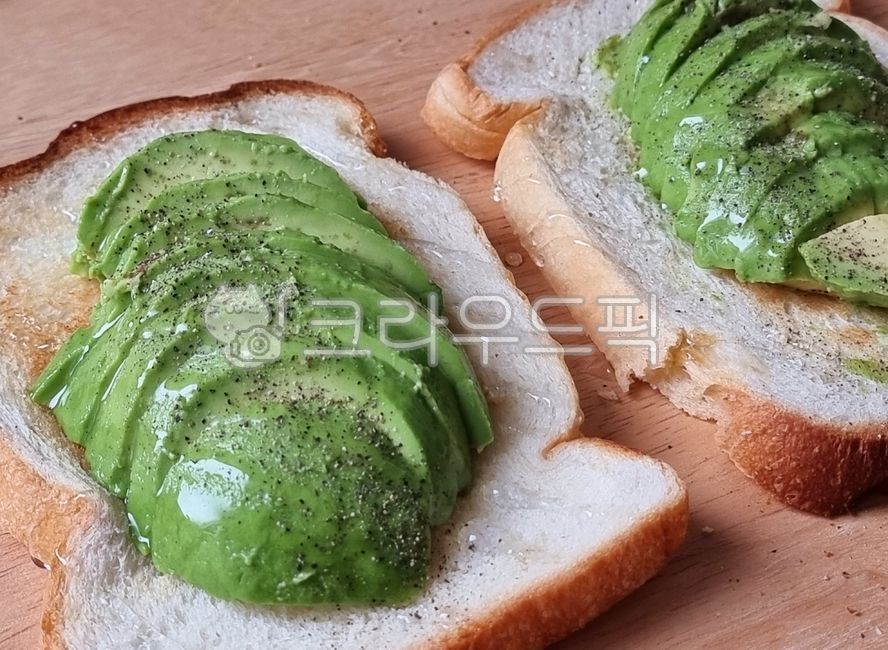 avocadotoast,아보카도토스트,음식,bread,빵,food,브런치,토스트,식빵,아보카도,아침식사,아침메뉴