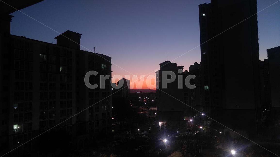하늘,구름,해질녘,노을,실루엣,건물,아파트,sky,sunset,야경,밤,풍경,nightscape,night,landscape,도시,city,한국도시풍경,한국도시경관,korea cityscape,nature,자연,outdoors,옥외,flare,플레어,light,빛