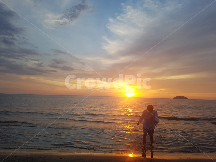 태양,석양,하늘,바다,남자,한명,고독,쓸쓸,해변,바다,beach,sea,사람,인물,인간,human,person,남성,남자,man,male,여행,휴가,traveling,vacation,trip