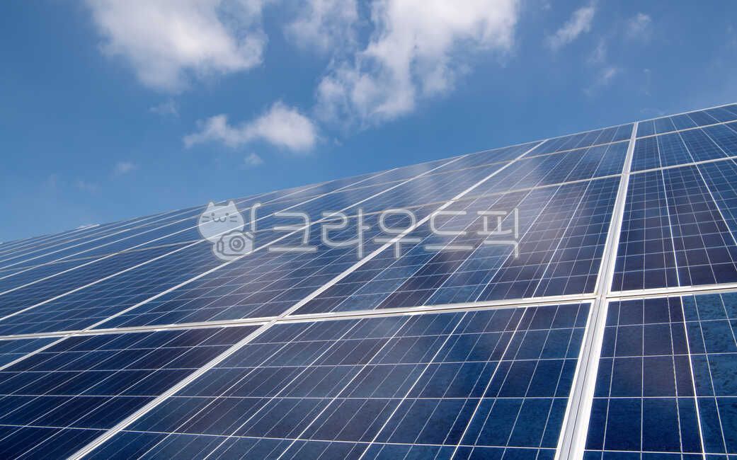 solar energy,solar,blur,industry,electric energy,cloud,renewable energy,warning,solar panel,panel,sky,alternative energy,roof,green,clear,full of clouds,technology,geothermal plate,green energy,outdoor,Eco,cloudy,sunlight,environment,blue,Power
