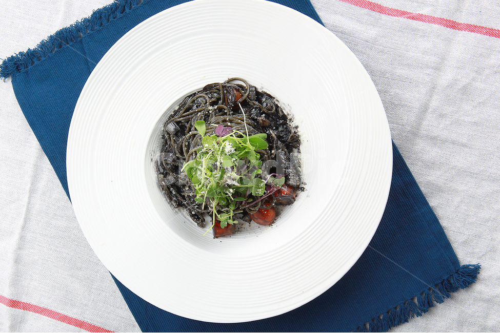 스파게티,파스타,면요리,오징어먹물,먹물스파게티,해물스파게티,면,크림파스타,해물,해물요리,국수,국수요리,음식사진,음식,요리,요리법,조리,조리법,요리책,쿠킹,밀가루,아침식사,점심식사,저녁식사,접시,식사,새싹,새싹요리,푸드,식기,소스,야채,토마토,식재료,오징어요리,오징어,spaghetti,food,cook,음식,식재료,요리,food,cook,meal,dishes,food reserves,면류,면요리,noodles,양식,서양음식,서양요리,western food,western dishes,western meal,western cook,연출,컨셉,콘셉,direction,concept