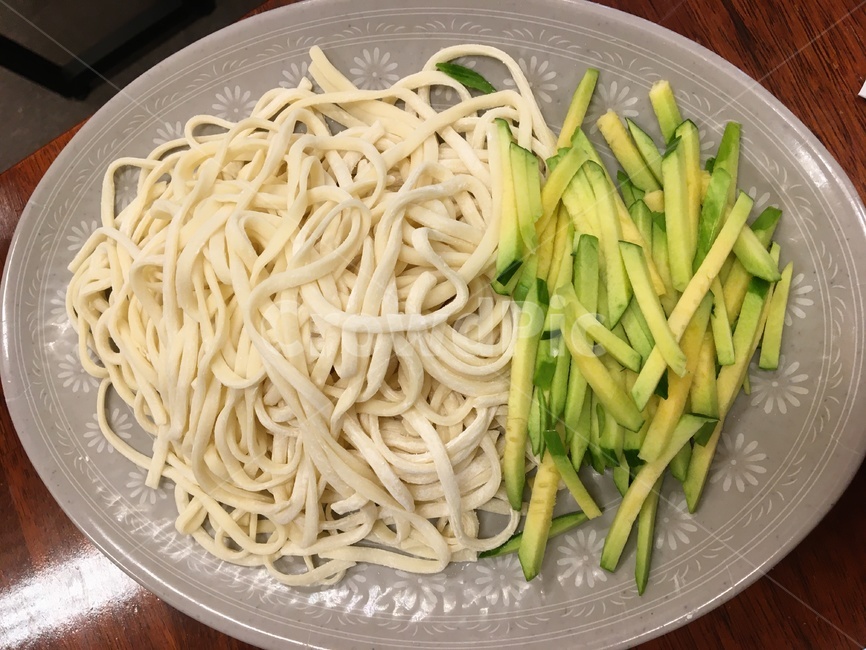 warm food,hot dishes,noodle,Kalguksu,noodle noodles,raw noodles,Korean food,sweet pumpkin,soup dishes,cooking,koreanfood,hot food,plates,warm dishes,noodles,Korean cuisine,food ingredients,food,Kalguksu noodles,koreannoodle,noodle dishes,dish