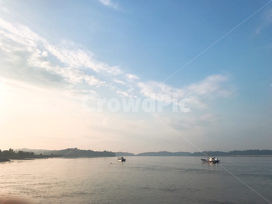 바다,하늘,구름,배,산,sky,sea,cloud,blue,sunset,노을,햇빛,light