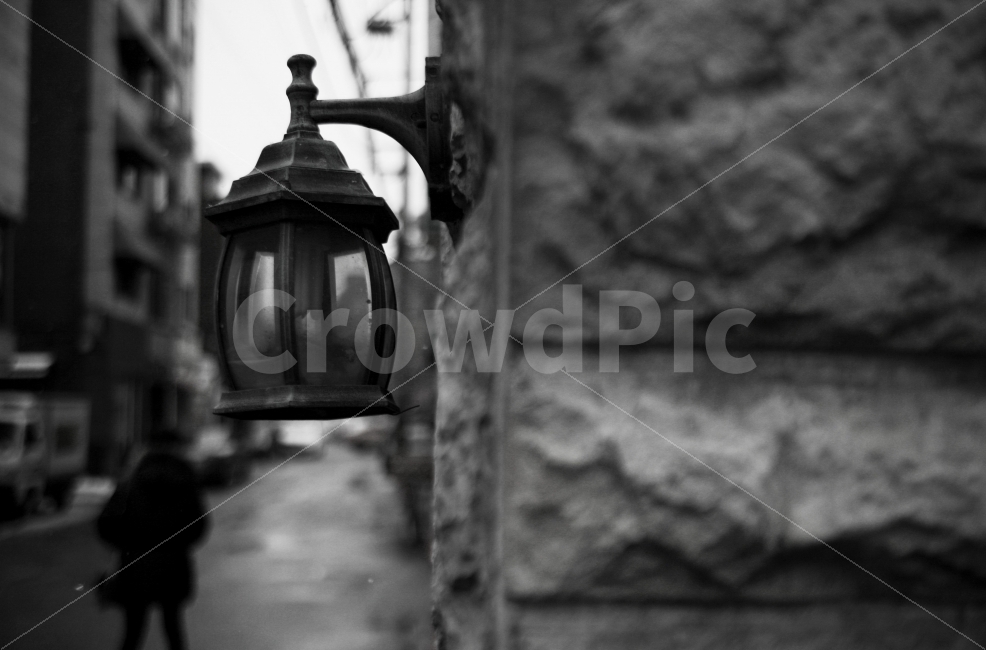연남동,골목길,전등,눈오는날,흑백,분위기,도시,풍경,city,landscape,사물,물건,오브젝트,thing,object,matter,흑백,모노톤,monochrome,black and white,lamp,램프