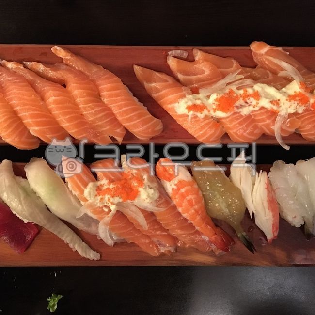 fish sushi,seafood,tuna sushi,Japanese food,crab meat sushi,Sushi,salmon sushi,squid sushi,shrimp sushi,assorted sushi,flounder sushi