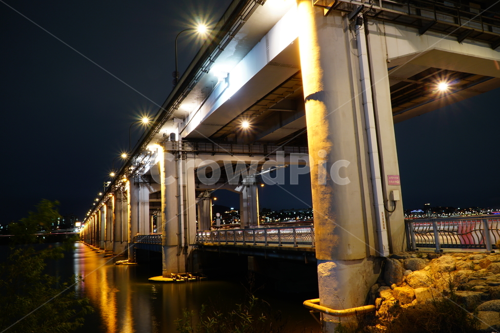 한국,서울,한강,반포대교,달빛무지개분수,야경,다리,교량,bridge,도시,city,풍경,korea,seoul,분수,무지개분수,landscape,nightview,nightscene,nightscape,서울야경,한강야경,한국야경,hanriver,야경,밤,풍경,nightscape,night,landscape,건축물,건물외관,exterior,building,structure,architecture,construction,road,도로,freeway,고속 도로