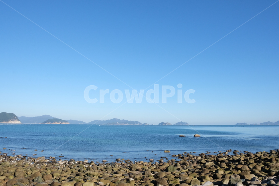 해변,돌,하늘,자연,ocean,nature,bluesky,sky,섬,푸른하늘,파란하늘,감성,색감,파란색,맑은하늘,가을하늘,바다,돌맹이,자갈,자연,풍경,nature,landscape