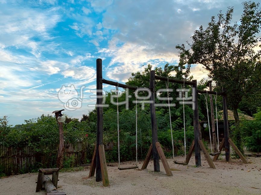 Chunhyangs swing,Several swings,traditional play,old swing,long swing,wooden swing,log swing,folk traditional games,big swing,high swing,traditional swing,folklore,folk games,Joseon Dynasty swing,folk swing,Swing,swing jump