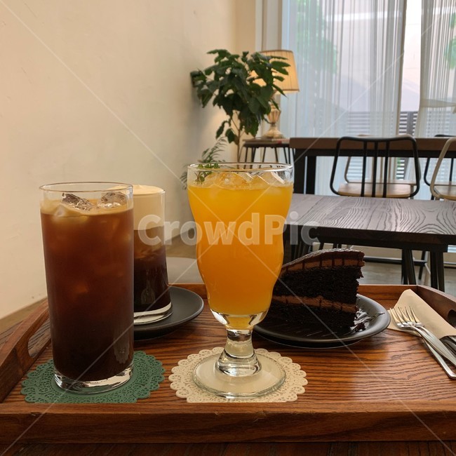 카페,케이크,음료,커피,나무,분위기,감성,휴식