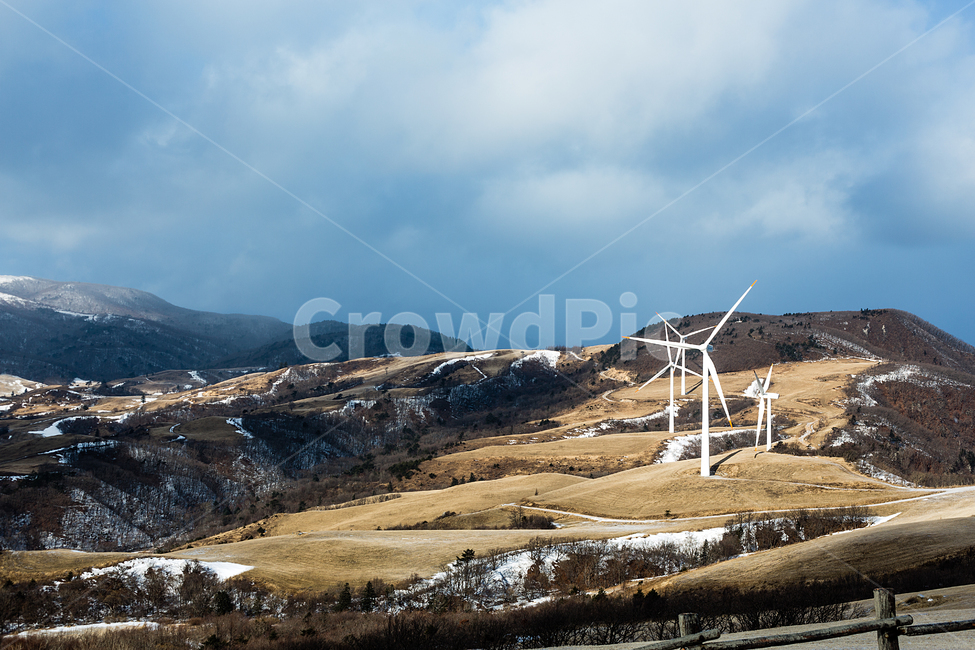 wind generator,line of vision,winter,Samyang Ranch,pasture,fence