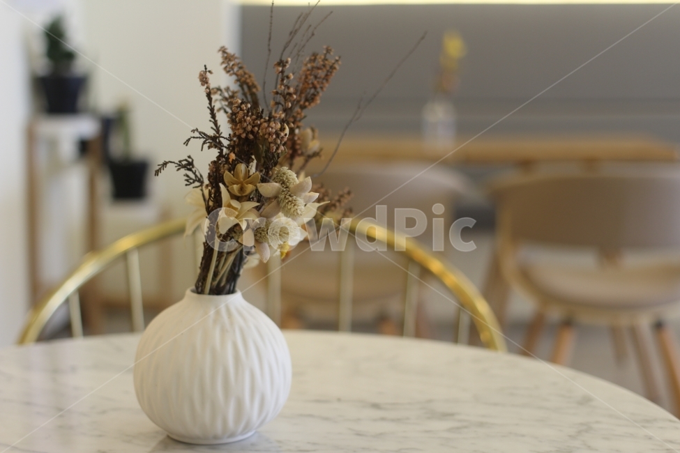 화병,꽃병,꽃,flower,장식,인테리어,실내,카페,감성,꽃,flower,실내용화초,화분,화초,house plant,인테리어,실내디자인,interior design