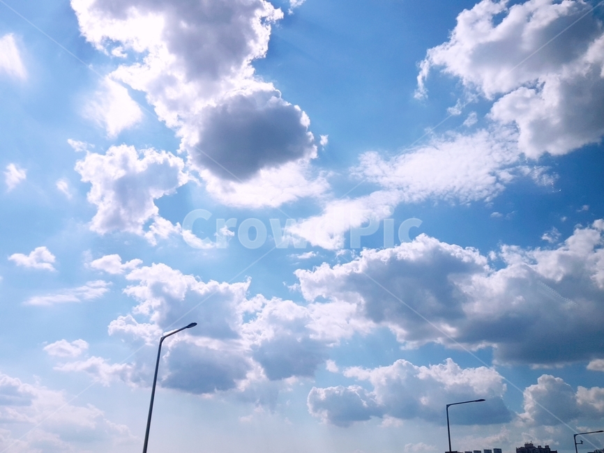 구름,cloud,전봇대,먹구름,하늘,sky,하늘색,파란색,맑은하늘