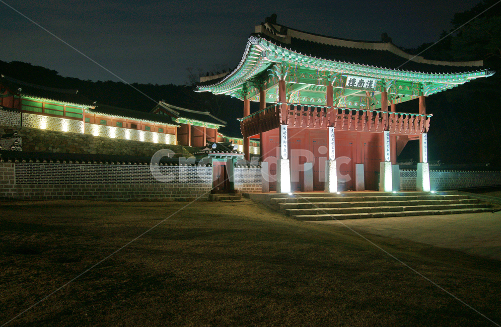 한남루,정문,행궁,남한산성,누대,전각,주련,조선시대,인조,밤,야경,유적,전통,문화,야경,밤,풍경,nightscape,night,landscape,한국전통,한국문화,korean traditional,korean culture,랜드마크,landmark,tourist attraction,한국랜드마크,한국관광지,한국명소,korea landmark,korea tourist attraction,건축물,건물외관,exterior,building,structure,architecture,construction,건물,worship,예배,shrine,신사,pagoda,탑