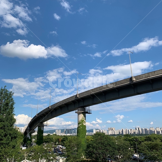 구름,하늘,한강,경치,맑음,상쾌,깨끗,여유,여가,데이트,road,도로,building,건물,bridge,다리,고속도로,freeway