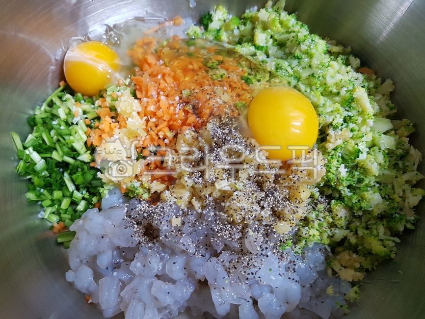 egg,계란,food,음식,만두속,만두속만들기,만두,만두소,새우만두소,새우살,만두속재료,다진야채,다진새우,만두재료,식재료