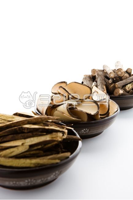 Licorice,Nukki,Alternative medicine,Ogalpi,Medical,Material,Traditional,Still life,Close up,Top angle,Korea,Korean food,Herbal medicine,Oriental medicine,Houttuynia cordata,White background,White