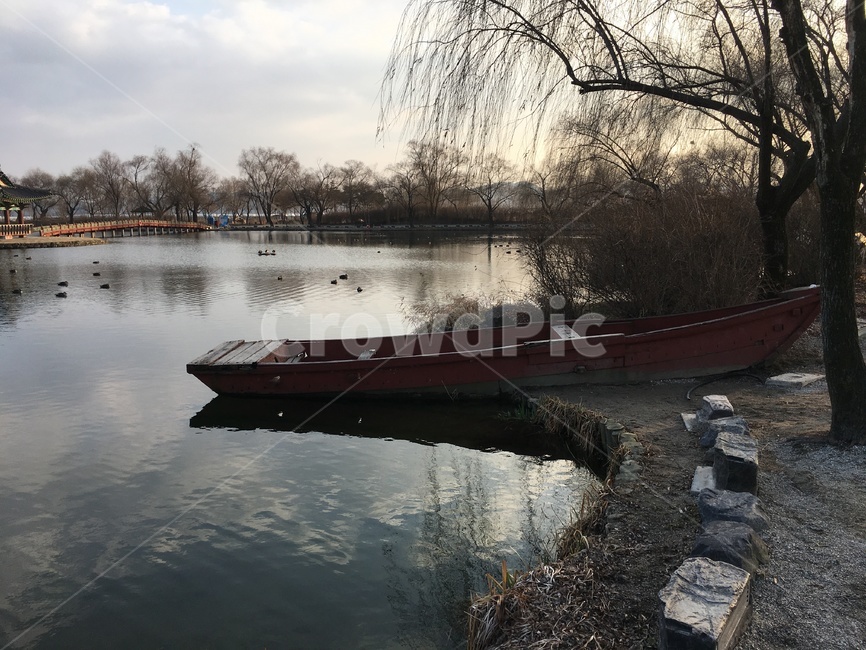 rowboat,노젓는배,vehicle,차량,카누,canoe,교통,transportation,보트,boat,watercraft,vessel,용기