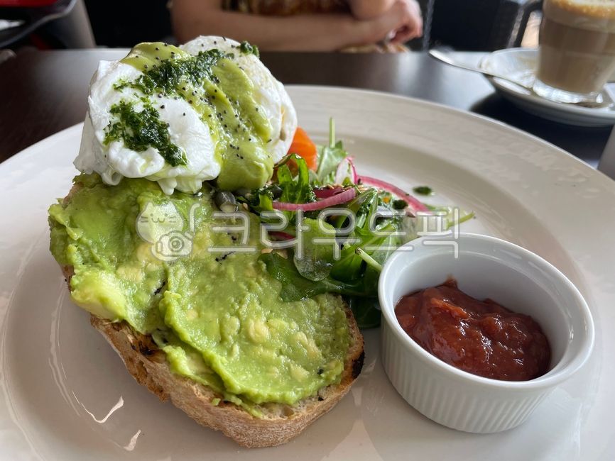 avocado,poachedegg,salsasauce,salad,egg,plate,sauce,bowl,food,poached,poached egg,toast,brunch,Avocado Toast,Plating