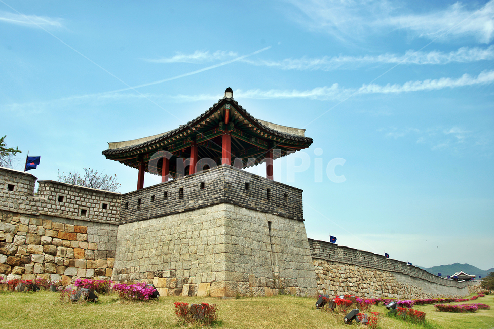 동일포루,누각,문루,수원화성,화성,조선시대,유네스코세계문화유산,정조,우진각지붕,원근총안,성곽,성벽,한국전통,한국문화,korean traditional,korean culture,건축물,건물외관,exterior,building,structure,architecture,construction