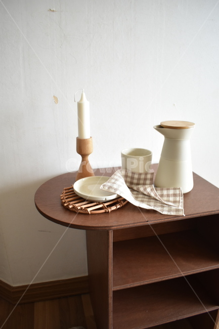 furniture,가구,table,coffeetable,커피테이블,촛대,커피,감성,분위기,차분한,인테리어,실내디자인,interior design
