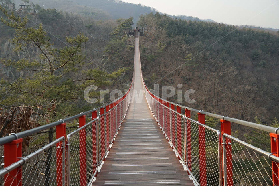 출렁다리,다리,감악산,파주,마장호수,파주출렁다리,경기도관광명소,경기도,겨울,겨울산책,공원,명소,자연,경관,한국겨울,bridge,koreanwinter,winter,nature,mountain,산,자연,풍경,nature,landscape,건축물,건물외관,exterior,building,structure,architecture,construction,bridge,건물