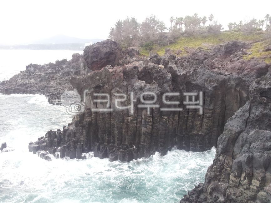 제주도,주상절리,명소,attraction,바위,바다,파도,물거품,cliff,nature,자연,water,물,낭떠러지