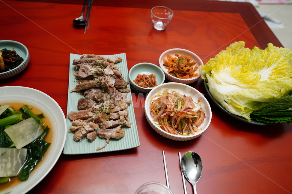 음식,고기,육류,육식,김치,물김치,한식,한국,식사,안주,반찬,먹거리,푸드,food,보쌈,수육,숟가락,spoon,음식,식재료,요리,food,cook,meal,dishes,food reserves