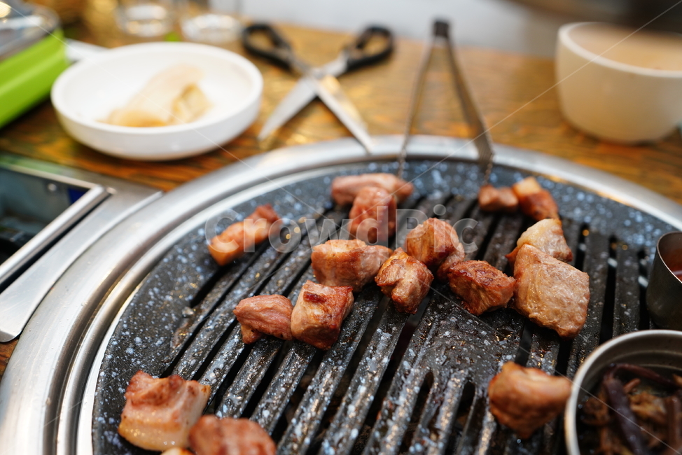 삼겹살,한식,고기,육류,육식,술안주,안주,먹거리,푸드,돼지,식사,구이,food,음식,식재료,요리,food,cook,meal,dishes,food reserves