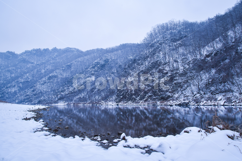 눈,겨울,설산,강,추위,산,눈내린,강원도,한겨울,홍천강,홍천,강추위,겨울풍경,설경,반영,강변,snow,snowy,clod,winter,크리스마스,함박눈,겨울,계절,winter,season,자연,풍경,nature,landscape,한국자연풍경,한국자연경관,korea nature landscape,mountain,outdoors,옥외,ice,빙,mountain range,산맥