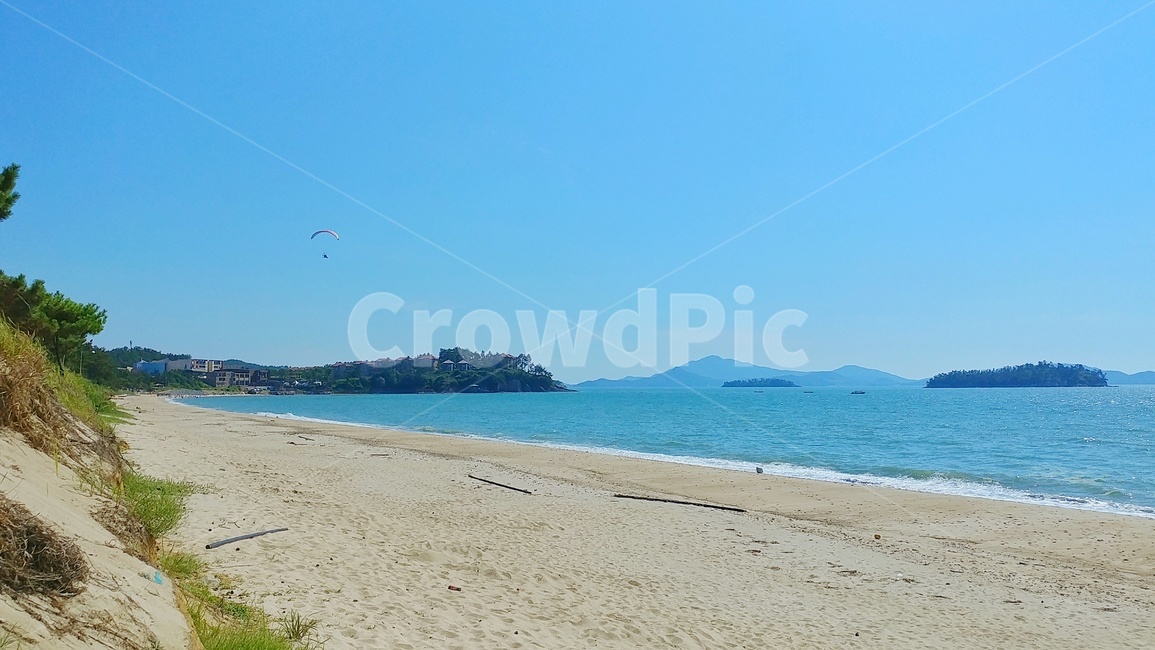 바다,해변,모래사장,파스텔톤,파도,평화,휴가,여름,모래,파란,투명,파스텔,낭만,여유,감성,coast,ocean,sea,pastel,자연,풍경,nature,landscape,beach,백사장,바닷가,해안,섬,물거품,자갈,돌,색감,colorsense,feeling,색상,색채,색깔
