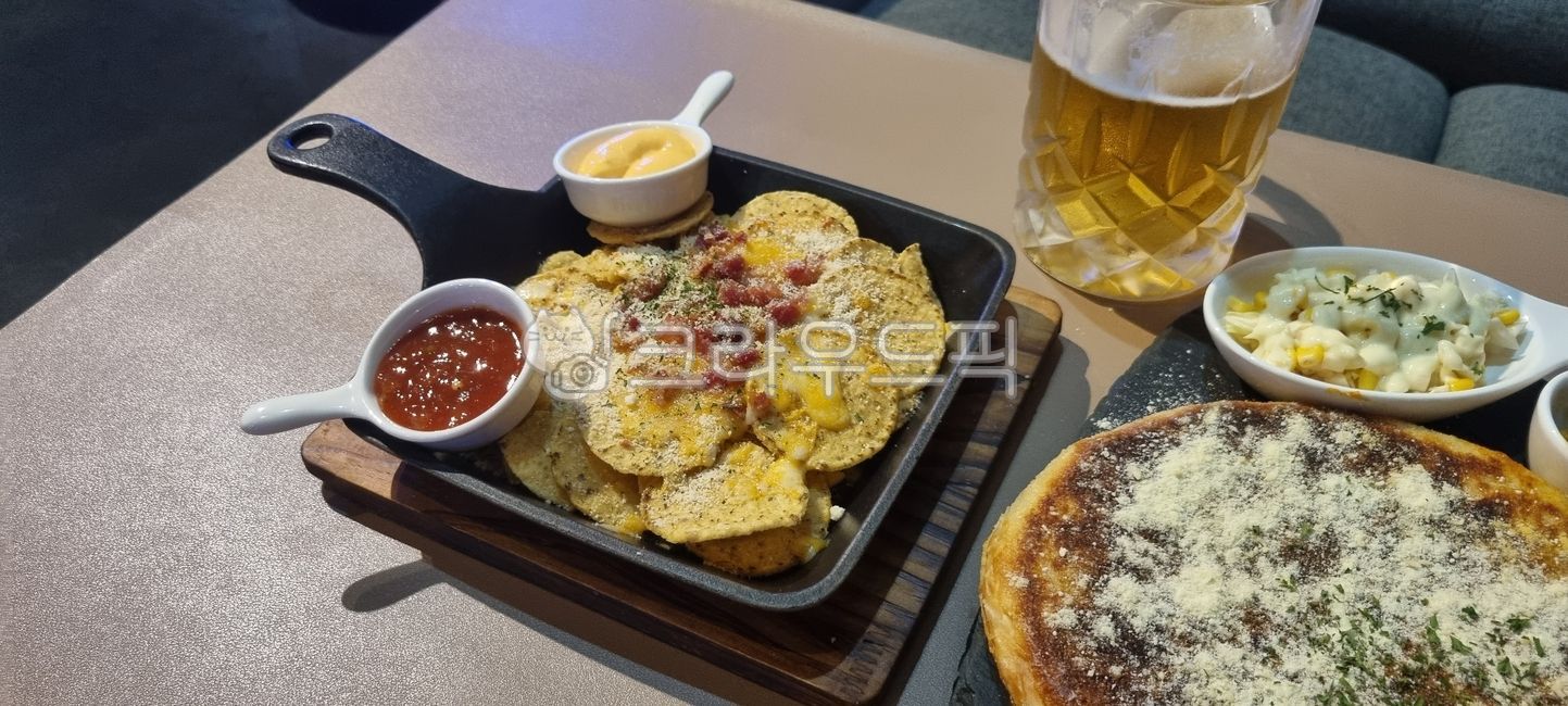 Beer snacks,Cheese Nachos,beer nachos,bread,nachos,nacho,food,Pimac,pizza,draft beer,Hotteok,beer
