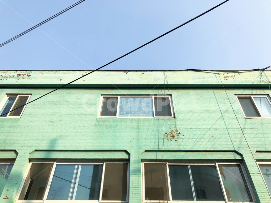 seoul,architecture,building,brick,old,vintage,mint,color,wire,sky,roof,interior,서울,도시,빌라,건축물,건물,벽돌,양옥,외벽,창문,하늘,배경,패턴,건축물,건물외관,exterior,building,structure,architecture,construction