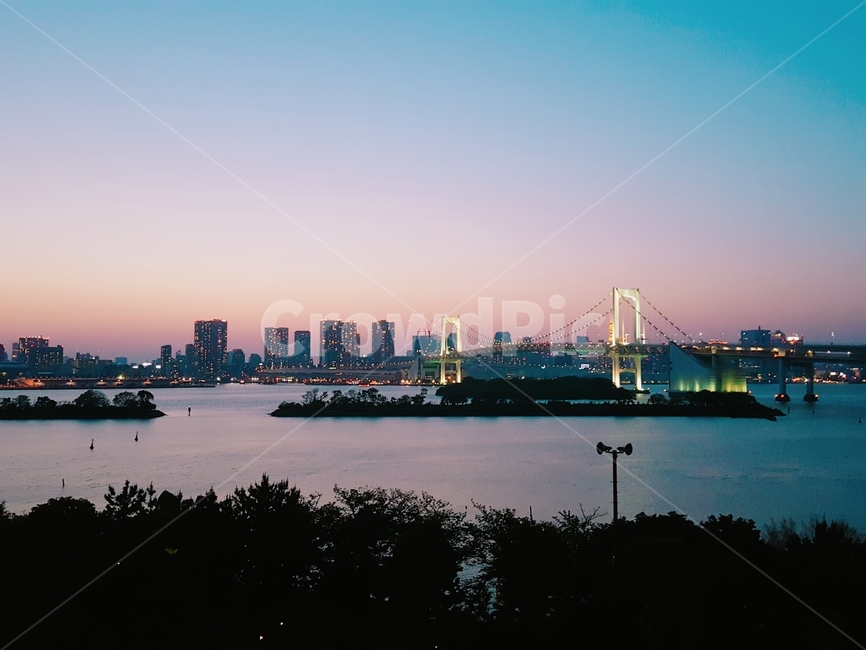 city,시티,metropolis,중심지,urban,어반,building,건물,town,도시,일본,온천,오다이바,다리,하늘색,붉은색,나무,바다,번화가,해외,외국,세계,foreign,oversea,world