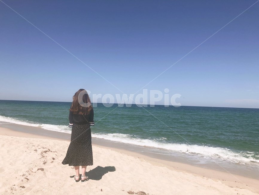 뒷모습,바다,감성,여행,trip,바다여행,여자,사람,옆모습,패션,도트,치마,하늘,배경,풍경,감성사진,필름,필름사진,파도,바람,lady,sky,실루엣,인물실루엣,여성,색감,색체,fashion,의류,강릉,해변,휴가,colorsense,apparel,clothing,nature,sea,물,자연,사람,인물,인간,human,person,여성,여자,woman,female,lady