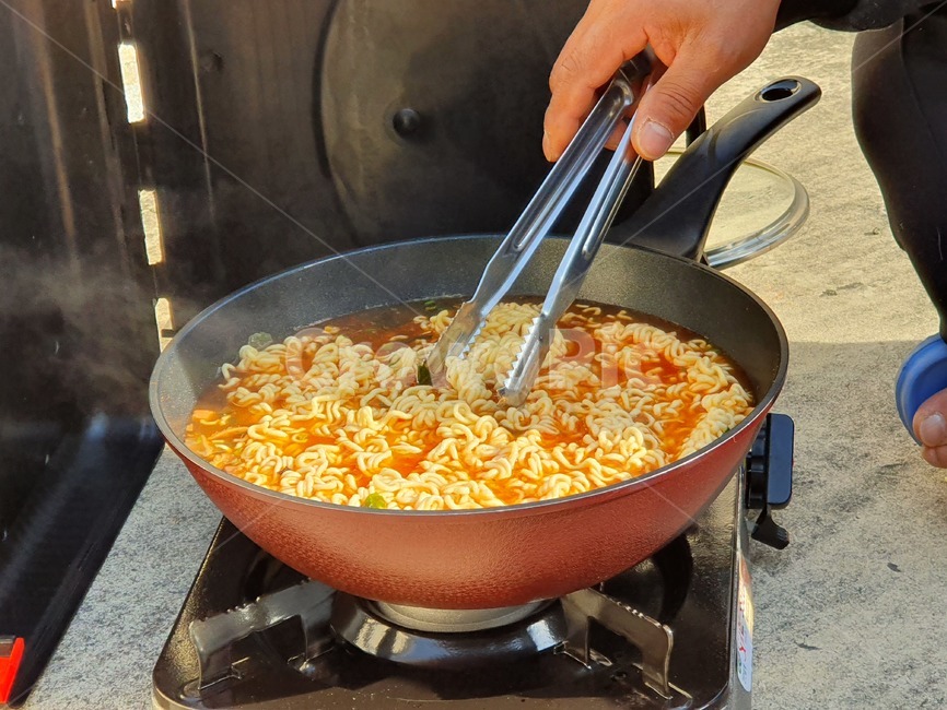 라면,캠핑,음식,야식,집게,음식,식재료,요리,food,cook,meal,dishes,food reserves