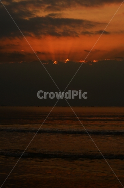 일출,구름,하늘,바다,파도,자연,풍경,해돋이,자연,풍경,nature,landscape,outdoors,옥외,sunlight,햇빛,sunset,일몰,dawn,새벽,red sky,붉은 하늘,sky,dusk,황혼