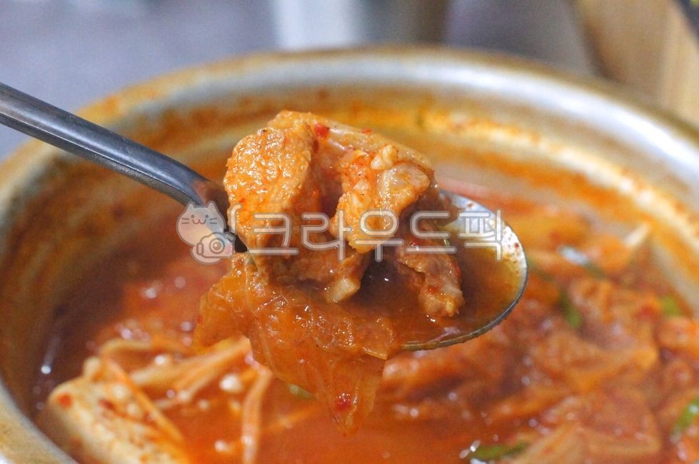 Yangpooni,plating,nickelsilver,Kimchi hot pot,kimchistew,meatstew,spicystew,kimchijjigae,food,nickelpot,porkstew,two spoon pot,Plating,kimchi soup,cooking,Pork Kimchi Stew,foodpresentation