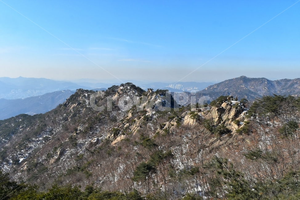 관악산,풍경,겨울,자연,눈,스포츠,등산,산행,nature,snow,겨울풍경,느낌,아름다운,신비로운,경이로운,기암,바위,암봉,암릉,다큐,필,힐링,명산,landscape,winter,season,트레킹,100대명산,인기명산,조망,전망,정부청사,6봉,수목원능선,바윗길,암릉길,명품송,소나무,한국자연풍경,한국자연경관,korea,관양능선,팔봉능선,국기봉,겨울,계절,winter,season,자연,풍경,nature,landscape,한국자연풍경,한국자연경관,korea nature landscape,outdoors,옥외,mountain,산,mountain range,산맥,peak,피크