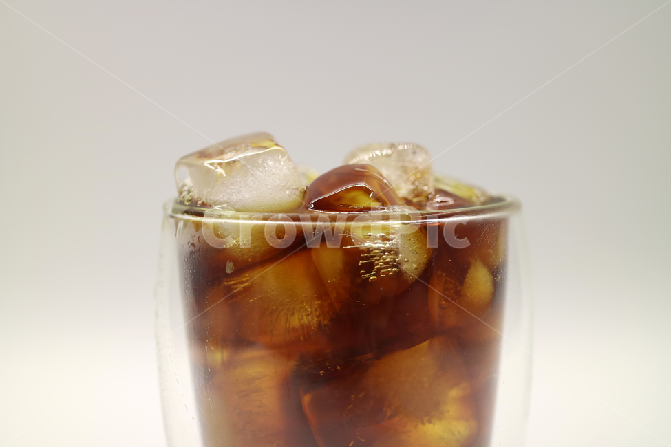 음료,음료수,아이스커피,아이스아메리카노,커피,음식,식품,갈증,시원한,얼음,유리잔,유리컵,카페인,아메리카노,블랙커피,오브젝트,누끼,커피,카페,coffee,cafe,누끼,remove background